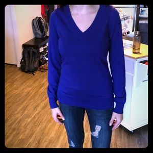Gorgeous extra fine merino wool v-neck sweater